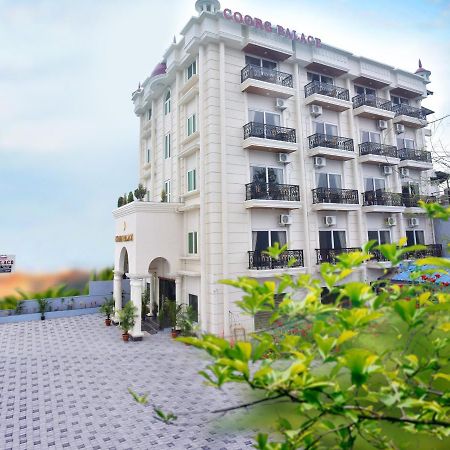 מדיקרי Hotel Coorg Palace מראה חיצוני תמונה