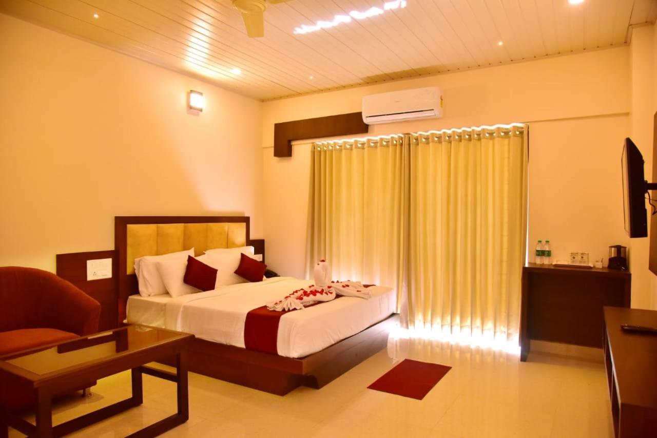 מדיקרי Hotel Coorg Palace מראה חיצוני תמונה