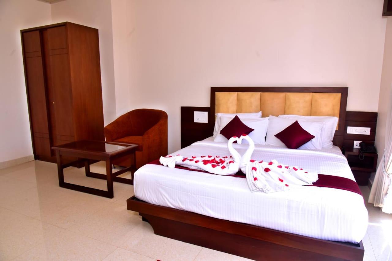 מדיקרי Hotel Coorg Palace מראה חיצוני תמונה