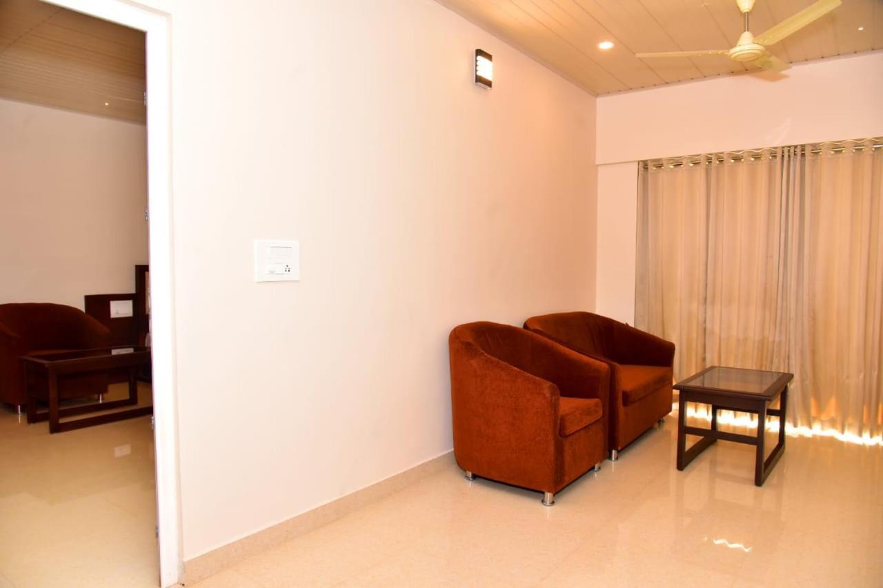 מדיקרי Hotel Coorg Palace מראה חיצוני תמונה